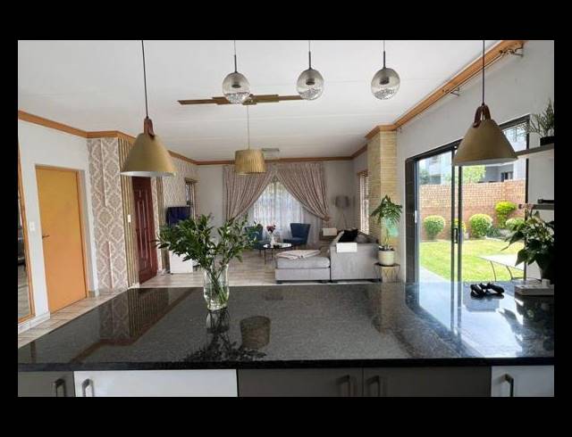 3 BEDROOM HOUSE FOR SALE IN THATCHFIELD